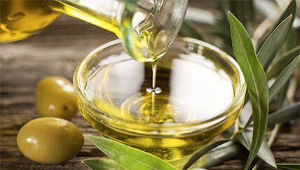 Olivový olej je důležitým produktem v denní nabídce středomořské stravy. 