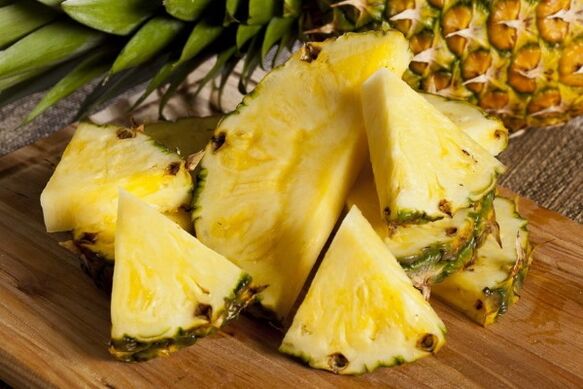 Ananas ve smoothie pomůže pročistit tělo a posílit imunitní systém. 