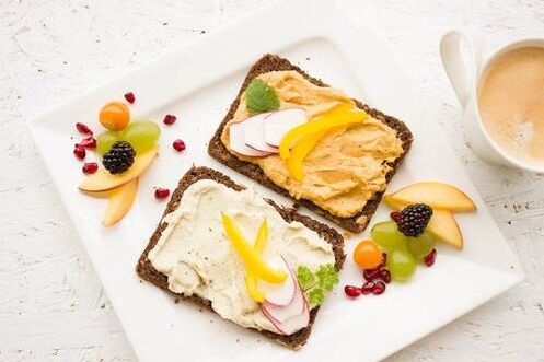 sendviče a ovoce na keto dietě